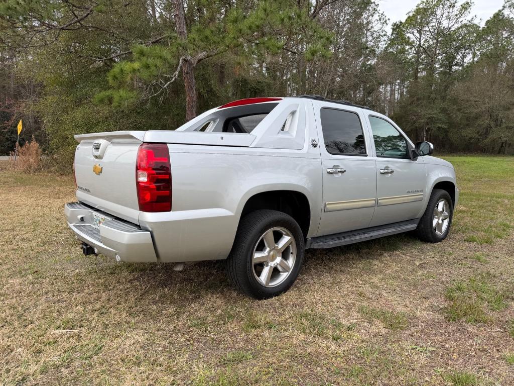 2013 Chevrolet Avalanche - $13,900
