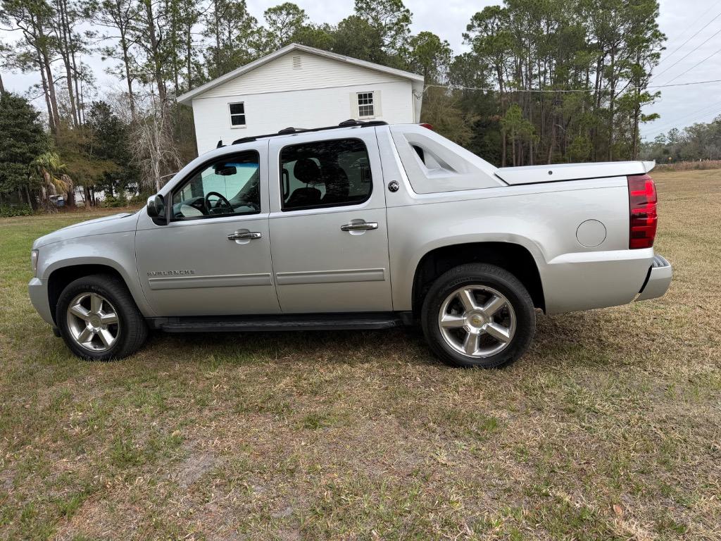 2013 Chevrolet Avalanche - $13,900