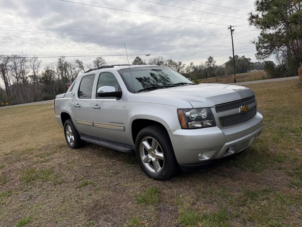 2013 Chevrolet Avalanche - $13,900