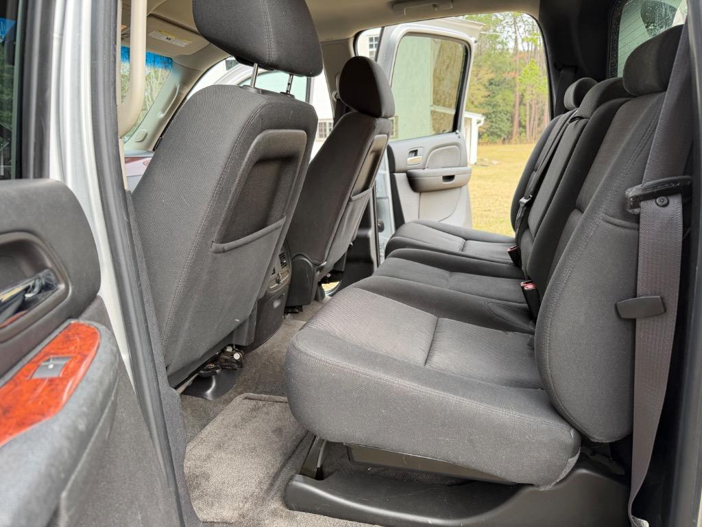 2013 Chevrolet Avalanche - $13,900