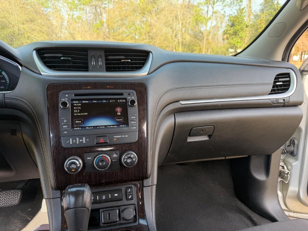 2017 Chevrolet Traverse - $11,900