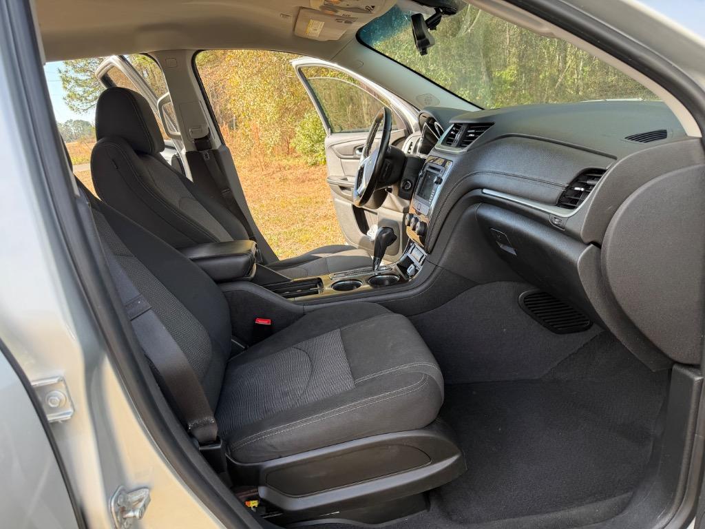 2017 Chevrolet Traverse - $11,900