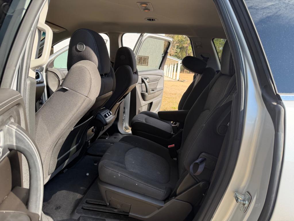 2017 Chevrolet Traverse - $11,900