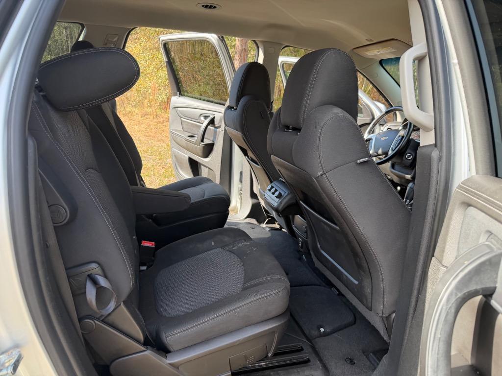 2017 Chevrolet Traverse - $11,900