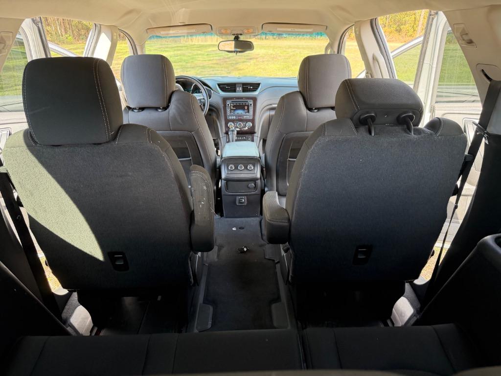 2017 Chevrolet Traverse - $11,900
