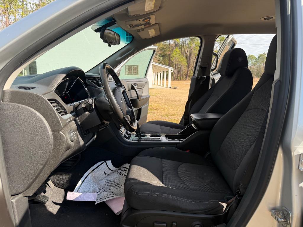 2017 Chevrolet Traverse - $11,900