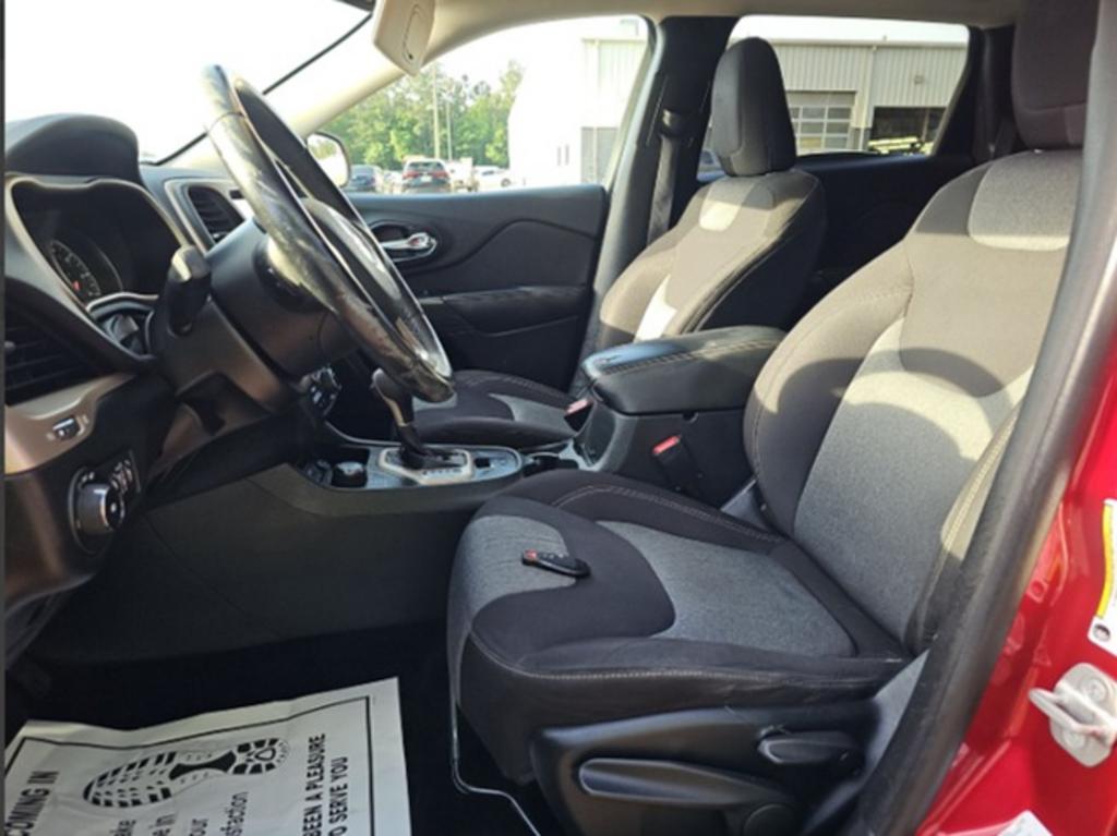 2014 Jeep Cherokee - $9,000