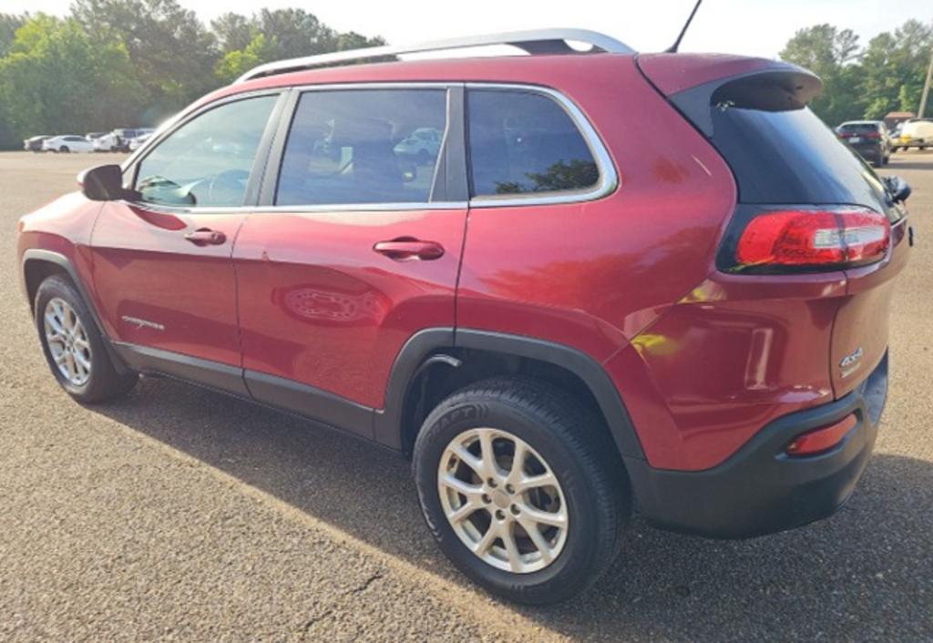 2014 Jeep Cherokee - $9,000