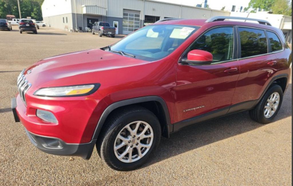 2014 Jeep Cherokee - $9,000