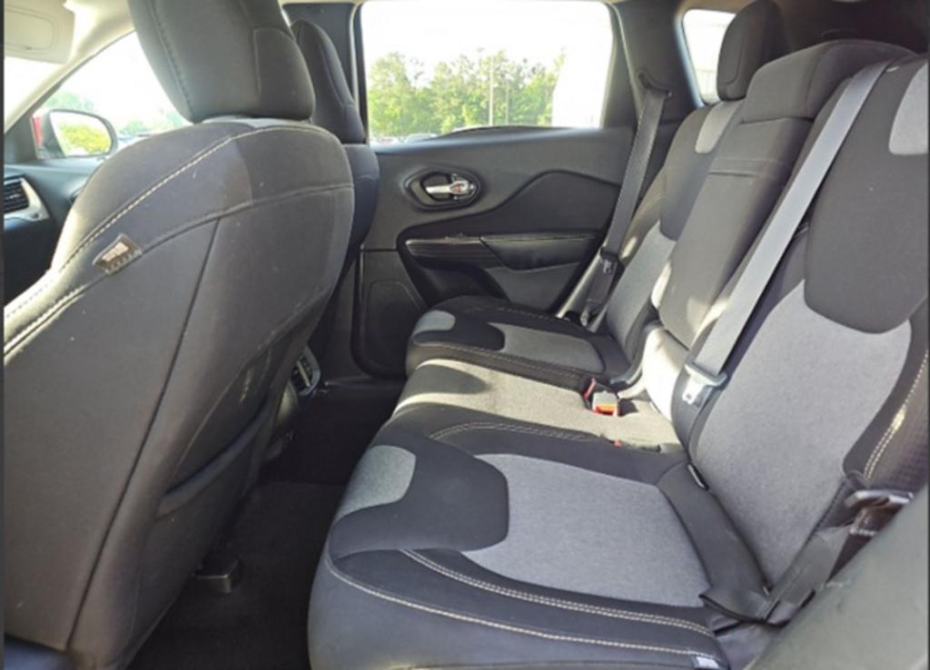 2014 Jeep Cherokee - $9,000