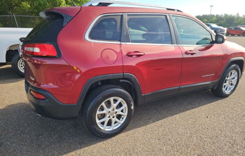 2014 Jeep Cherokee - $9,000
