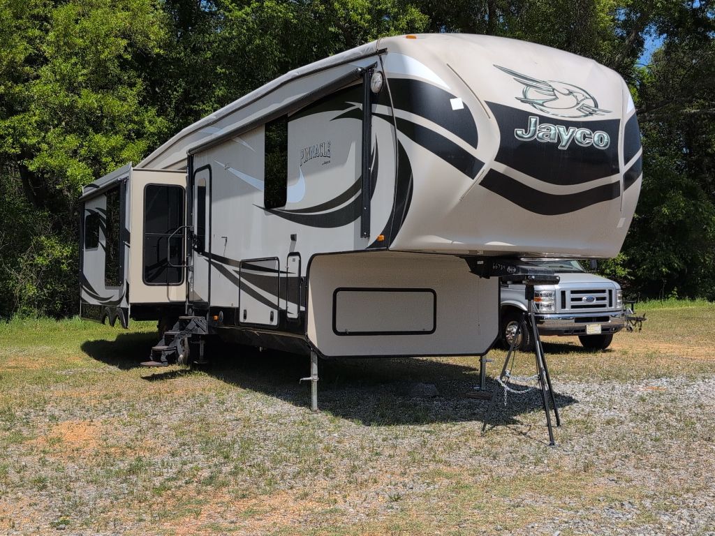 2015 JAYCO PINNACLE - $32,500