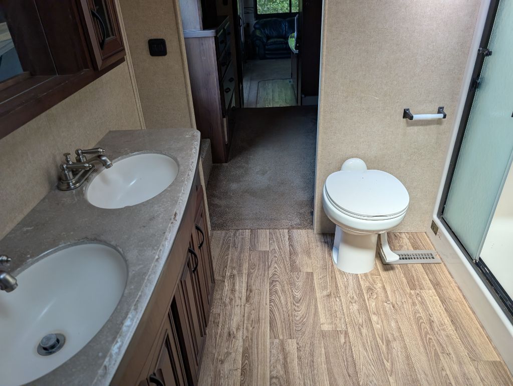 2015 JAYCO PINNACLE - $32,500