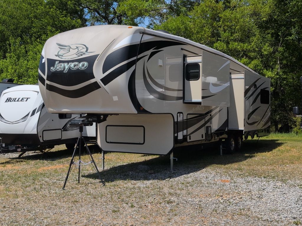 2015 JAYCO PINNACLE - $32,500