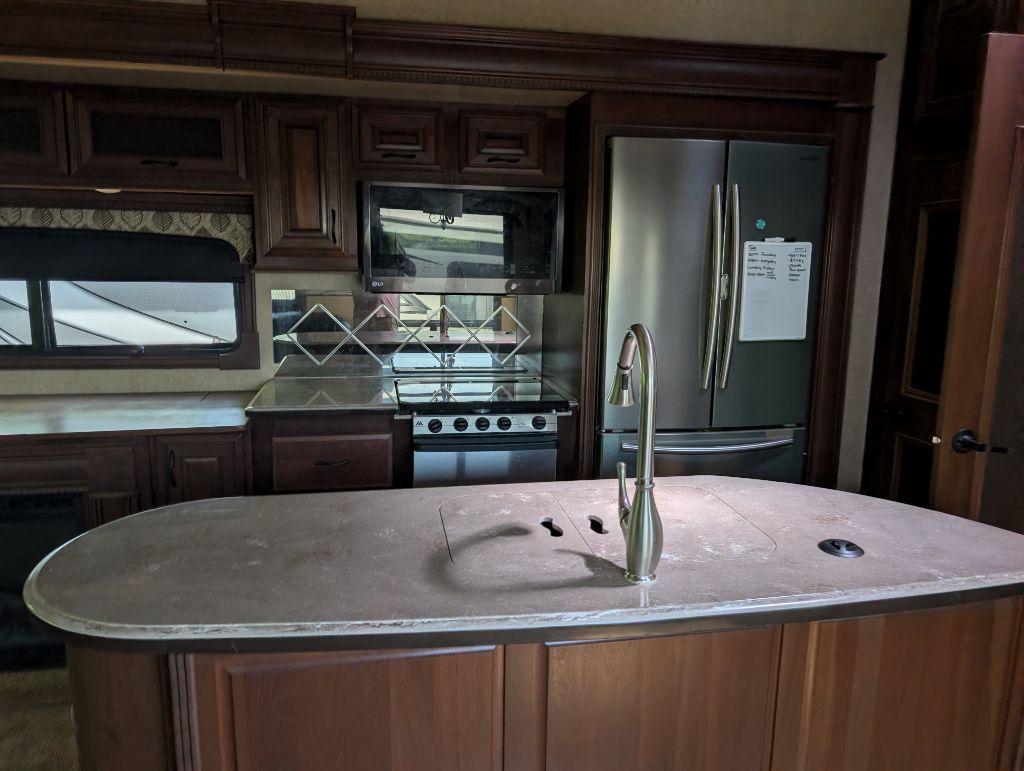 2015 JAYCO PINNACLE - $32,500