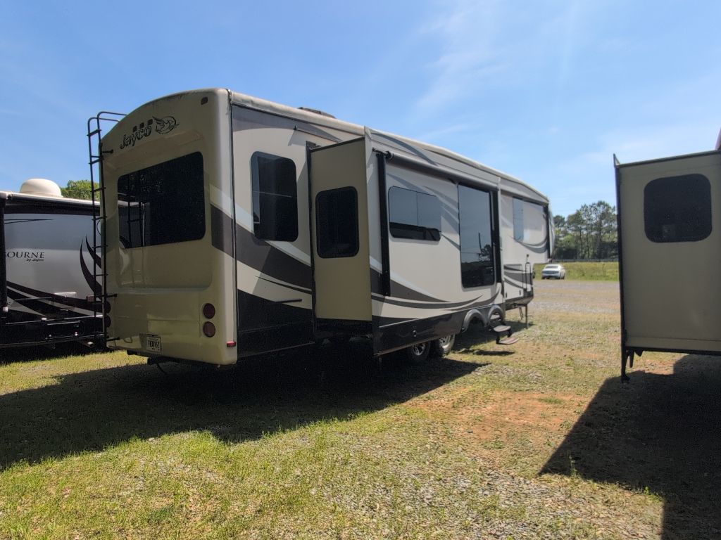 2015 JAYCO PINNACLE - $32,500