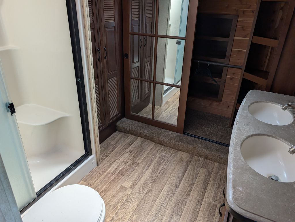 2015 JAYCO PINNACLE - $32,500