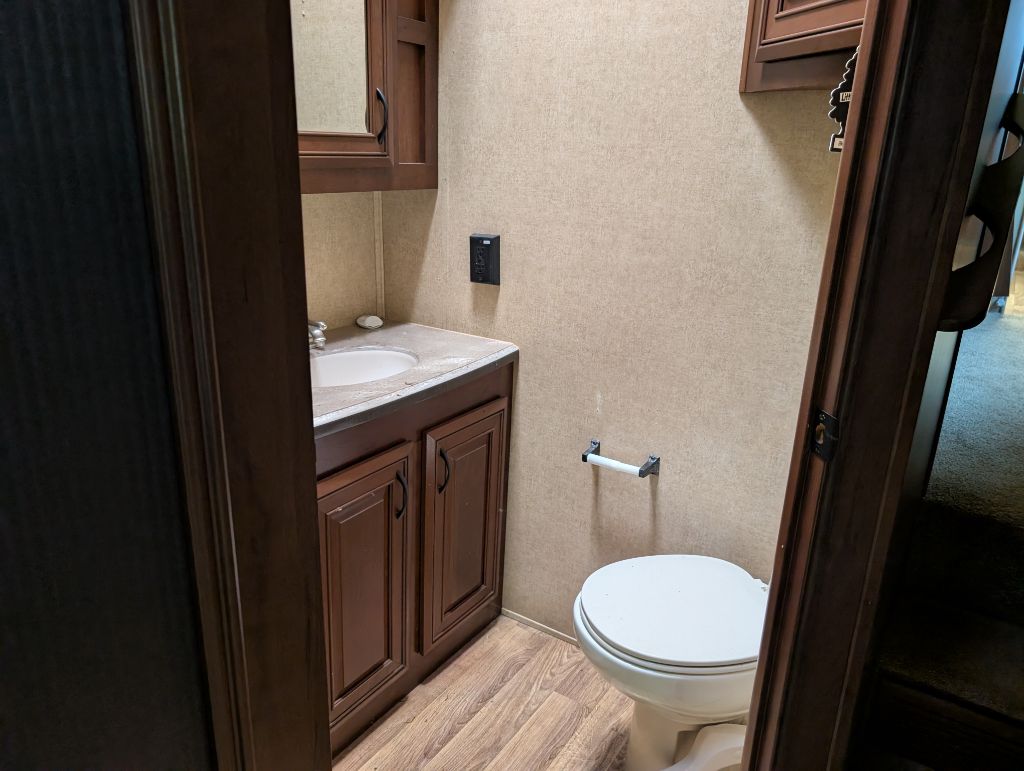 2015 JAYCO PINNACLE - $32,500