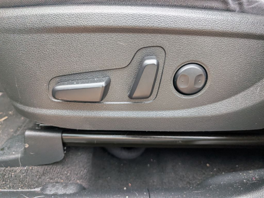 2023 Hyundai Santa Fe - $17,900