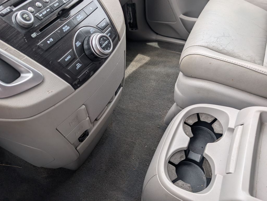 2012 Honda Odyssey - $10,000