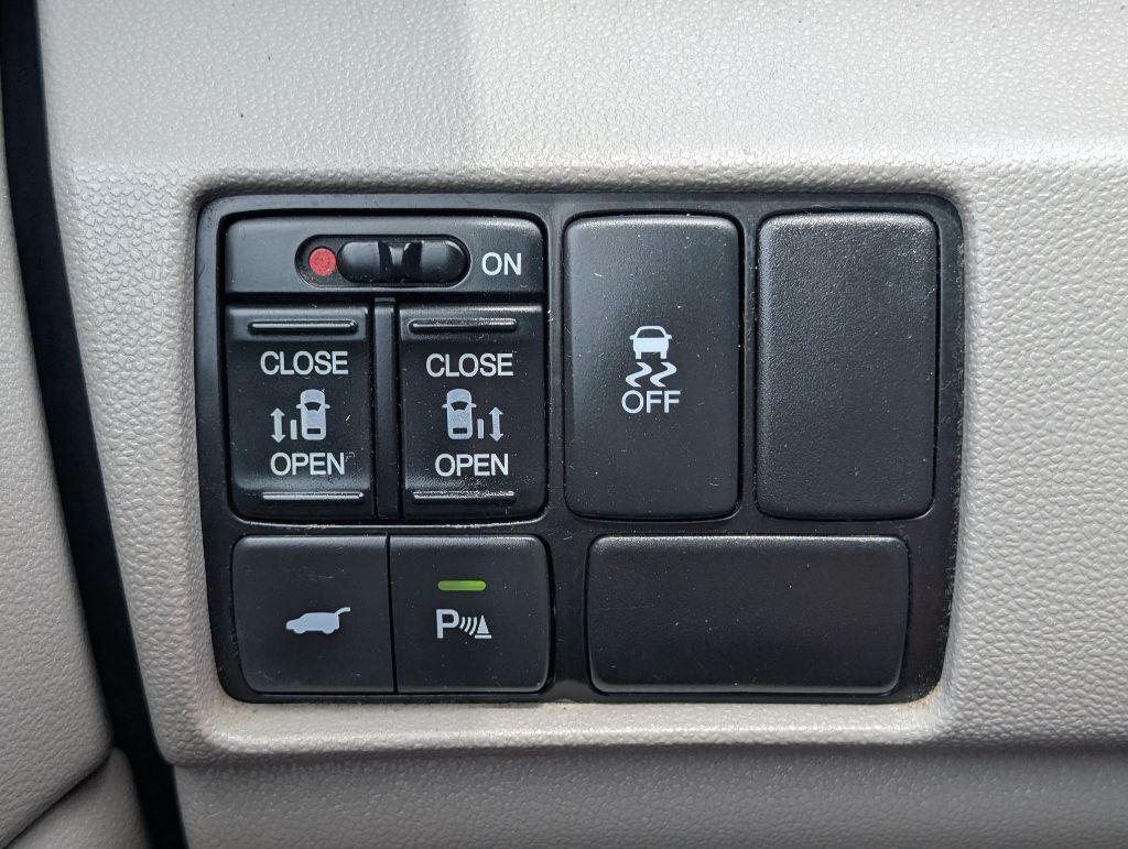 2012 Honda Odyssey - $10,000