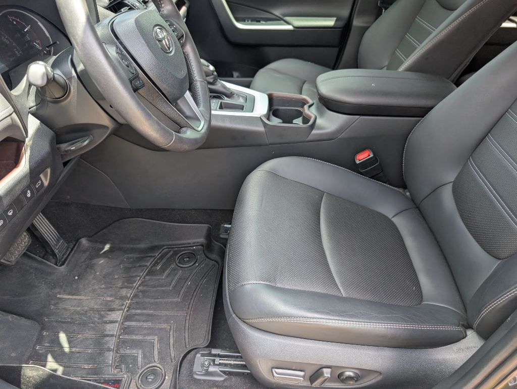 2019 Toyota RAV4 - $30,000