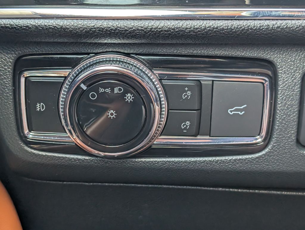 2020 Lincoln Navigator - $38,500