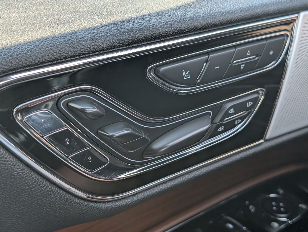 2020 Lincoln Navigator - $38,500