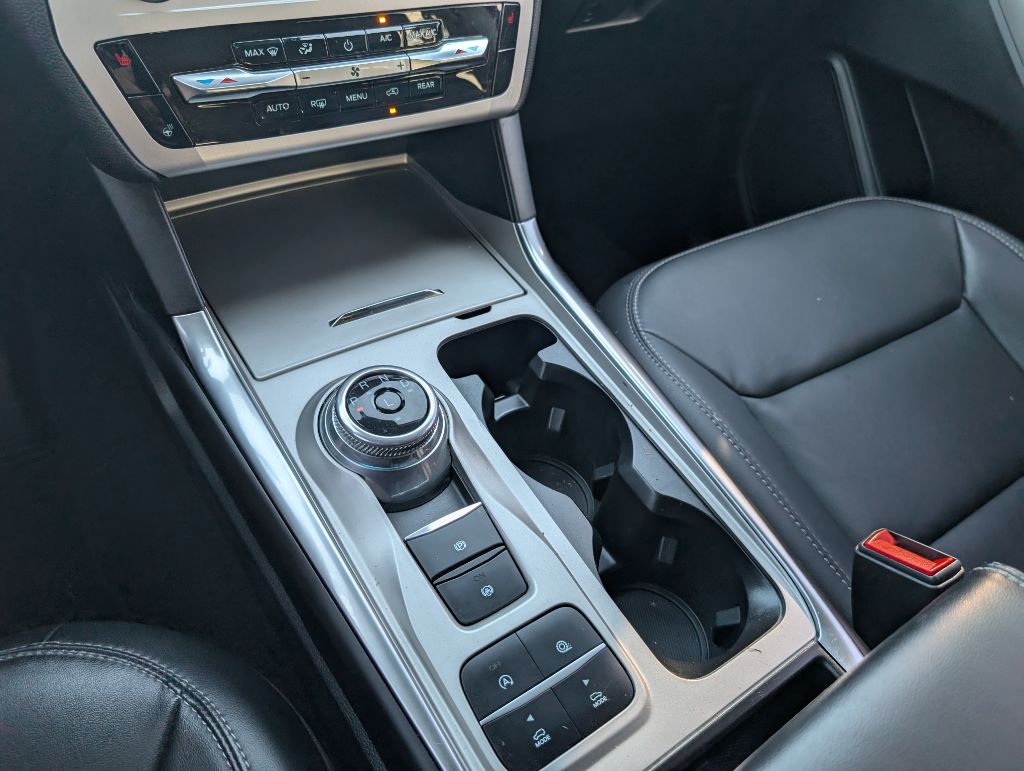 2022 Ford Explorer - $20,700