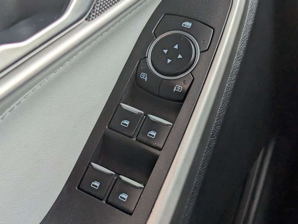 2022 Ford Explorer - $23,750