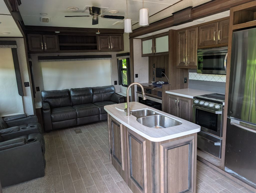 2020 Keystone Avalanche  - $24,800