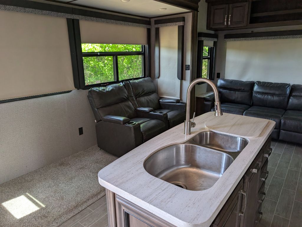2020 Keystone Avalanche  - $24,800