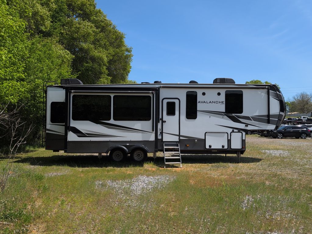 2020 Keystone Avalanche  - $24,800