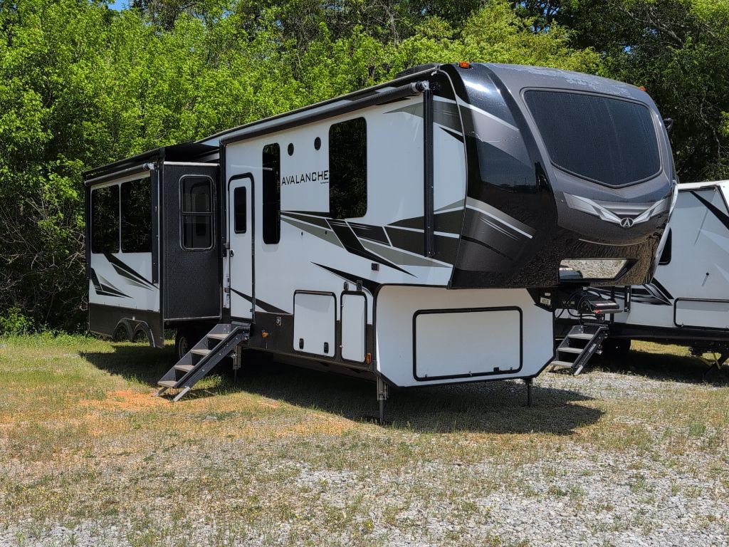 2020 Keystone Avalanche  - $24,800