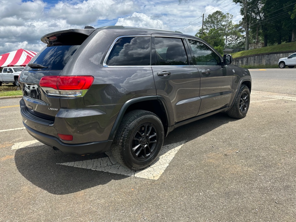 2018 Jeep Grand Cherokee Laredo photo