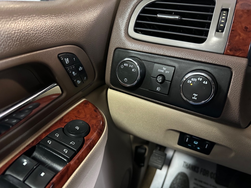 2012 Chevrolet Avalanche LTZ photo