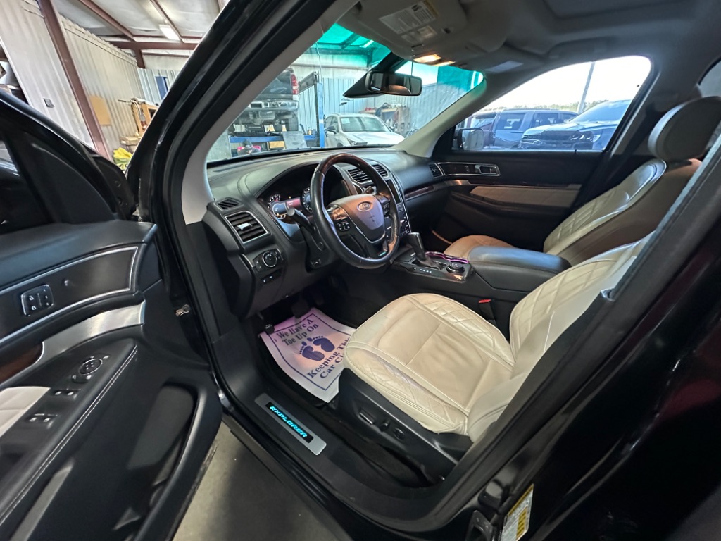 2016 Ford Explorer Platinum photo