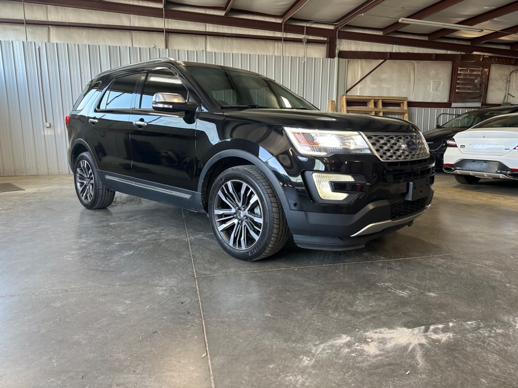The 2016 Ford Explorer Platinum photos