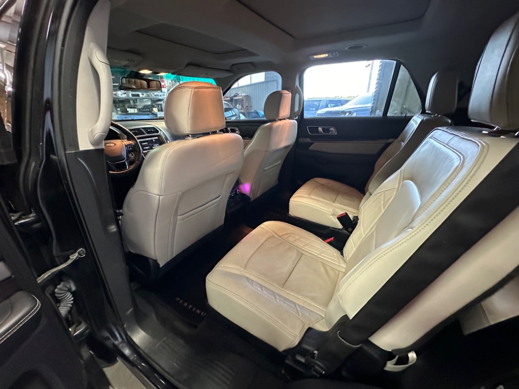 2016 Ford Explorer Platinum photo