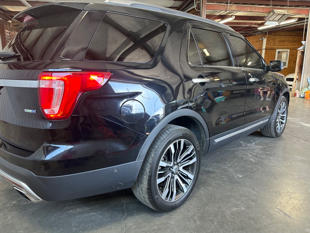 2016 Ford Explorer Platinum photo