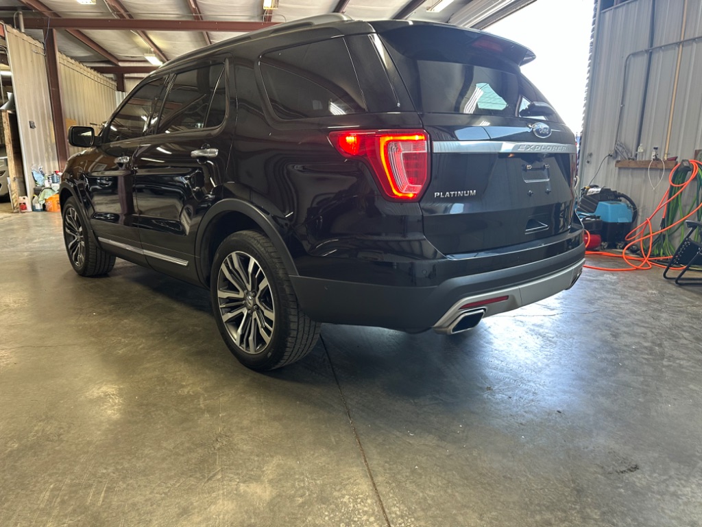 2016 Ford Explorer Platinum photo