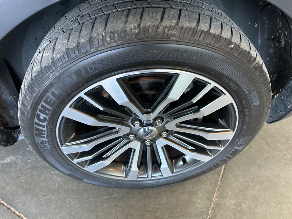 2016 Ford Explorer Platinum photo