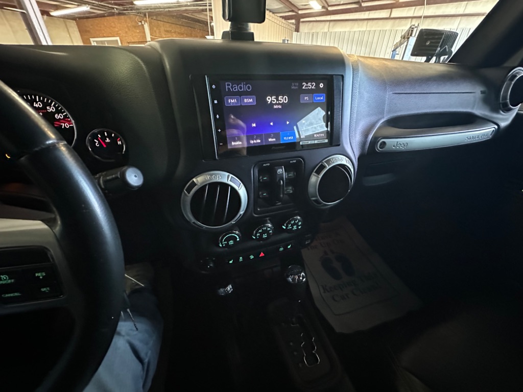 2016 Jeep Wrangler Unlimited Rubicon photo