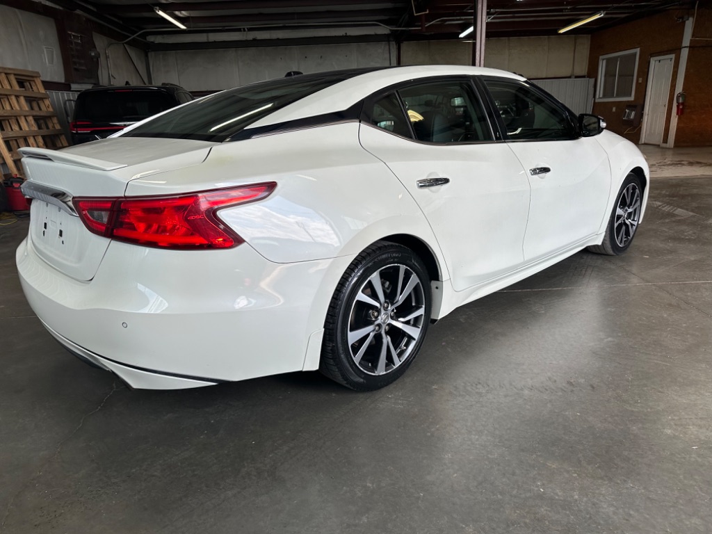 2017 Nissan Maxima Platinum photo