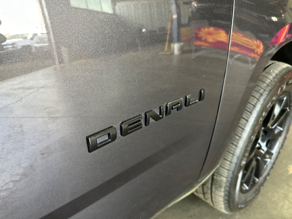 2017 GMC Yukon Denali photo