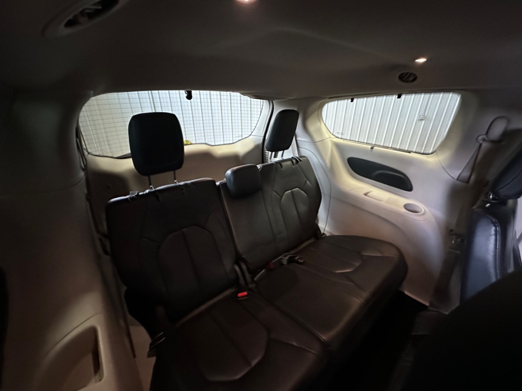 2021 Chrysler Pacifica Touring L photo