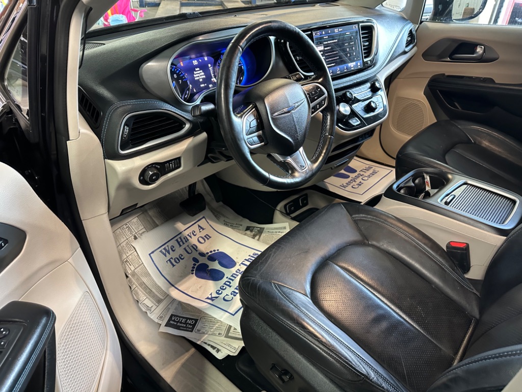 2021 Chrysler Pacifica Touring L photo
