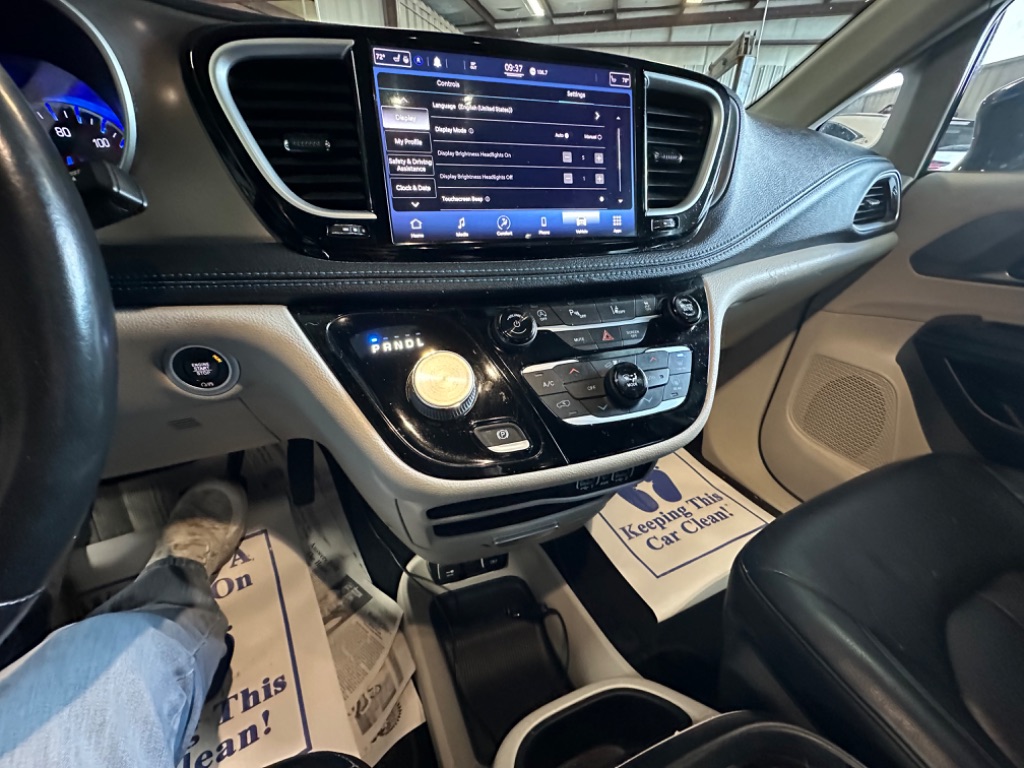 2021 Chrysler Pacifica Touring L photo