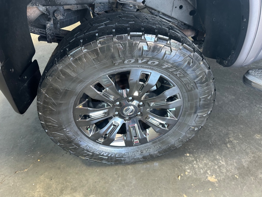 2017 Nissan Titan Platinum photo