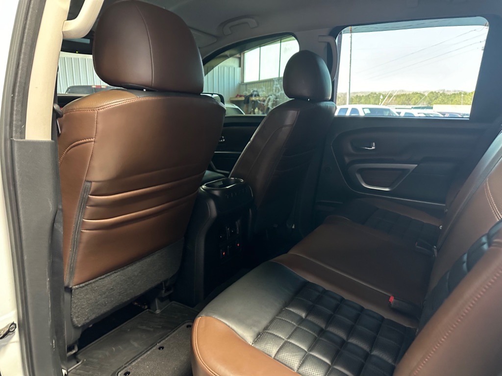 2017 Nissan Titan Platinum photo